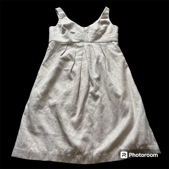 White House black market white subtle floral satin cocktail dress